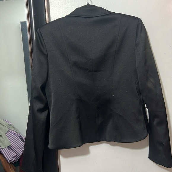 Black satin like studio 1940 size small single button blazer - Picture 4 of 4